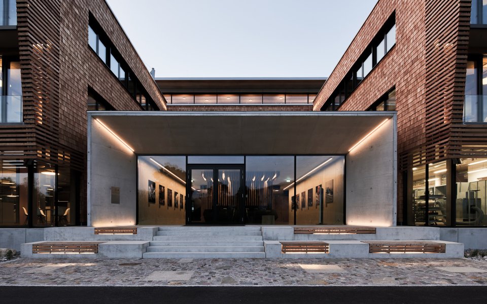 Headquarter Bora AT