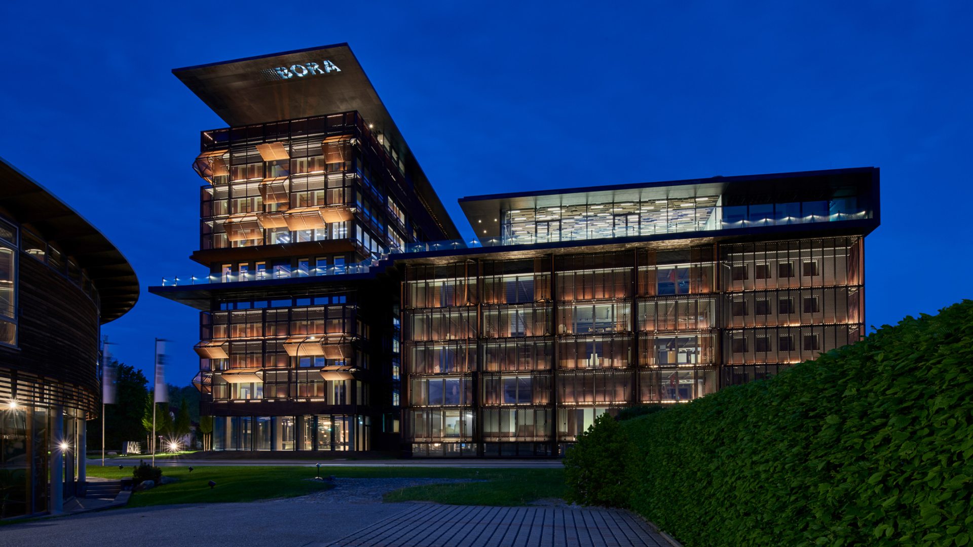 Headquarter Bora DE